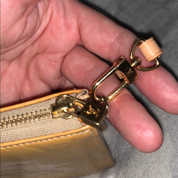 Louis Vuitton wristlet - Picture 5 of 8